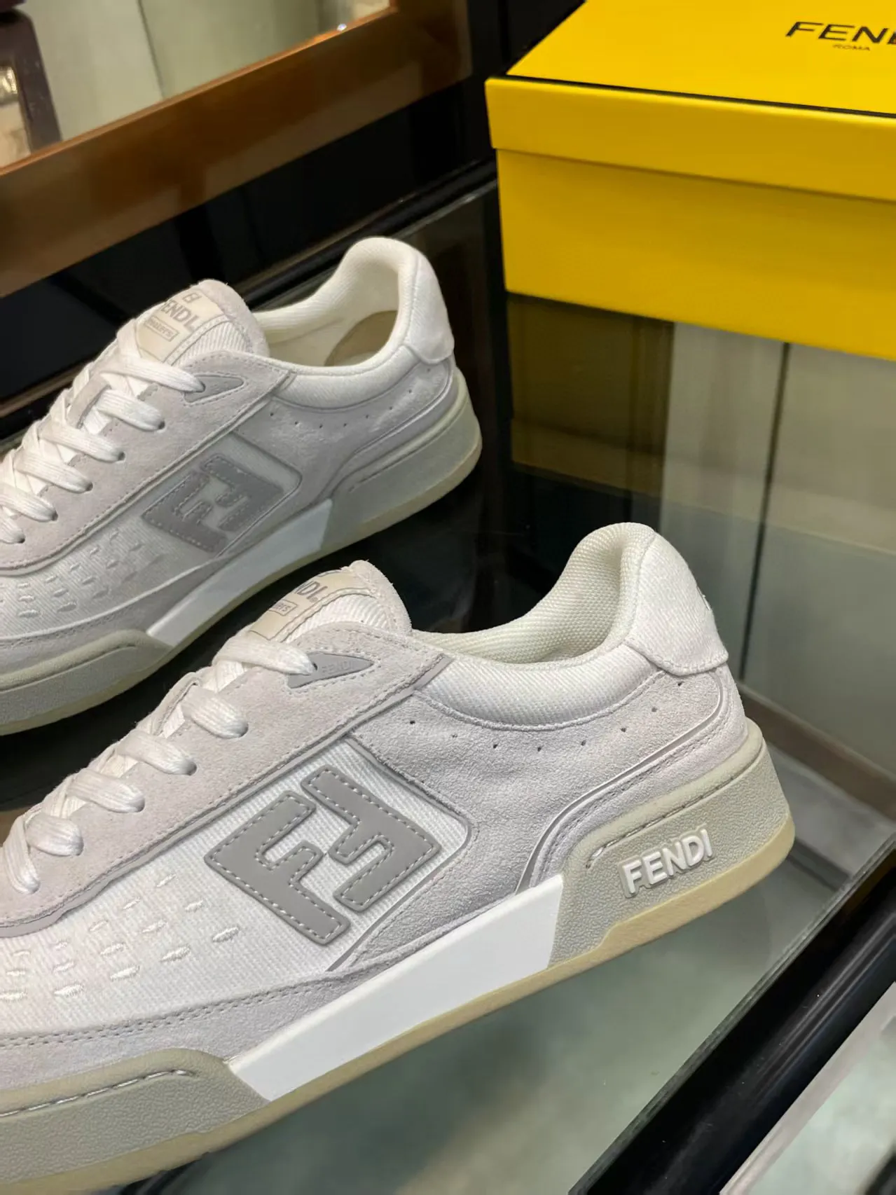 Factory price: 600💰Top version for couples Fendi 2025 New Year Hot Series [Couples👫Casual Sports Shoes] FD match Original Purchased One to One Reproduction The first sports shoe fendi match created by designer Kim Jones and Donkey Brand Trainer basketball sneakers, fresh blood injected with FF retro design Super good-looking and versatile, the upper is made of cowhide and cowhide splicing combination, with raised double F on the side The logo lining is made of terry velvet ✔️ Super soft on the feet, lightweight, comfortable to match with sweatshirts, Fabric: Cowhide ➕ Cow color matching, Outsole: Original open mold multi-color color matching sole, Packaging: Original full set of packaging, Size: Women's 35-40 / Men's 38-44, customized 45